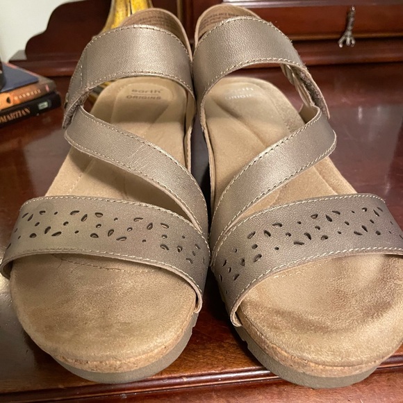 Shoes - Picture 6 of 13